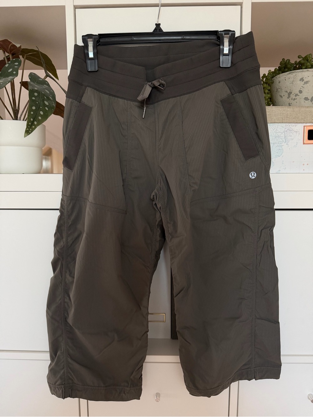 Lululemon Dance Studio Cropped Capri Pants Size 6 Olive Green
